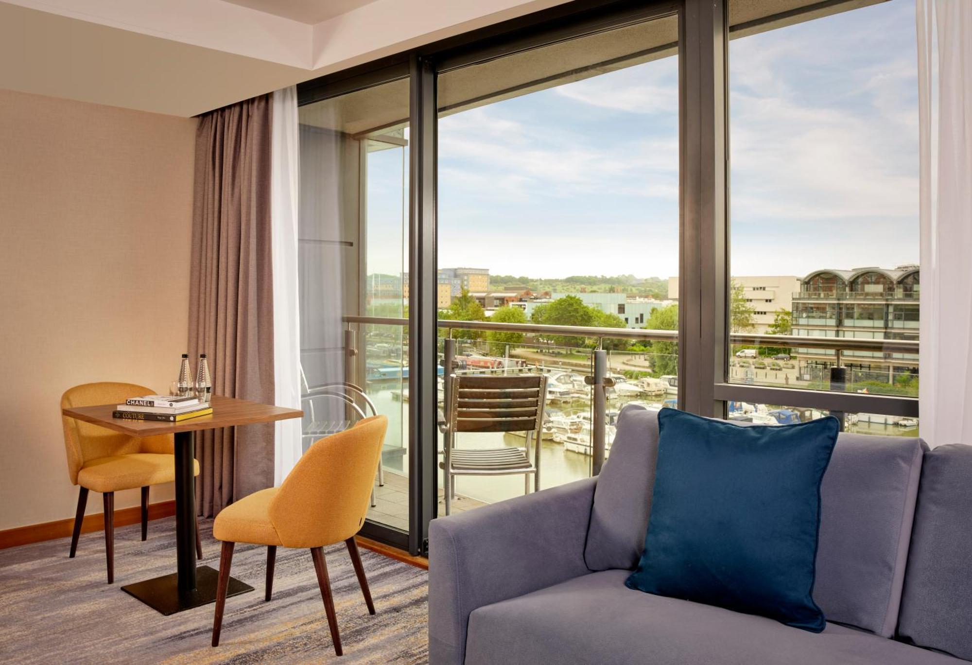 Doubletree By Hilton Lincoln Hotel Exterior foto